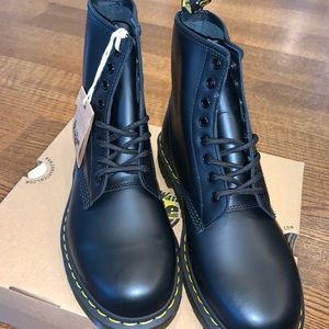 Dr. Martens 1460 Smooth Women’s Boots